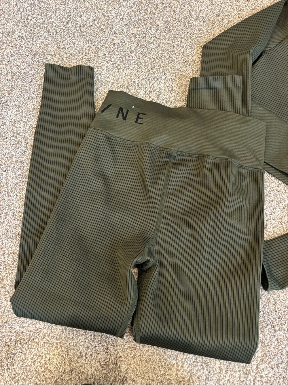 OFFLINE BY AERIE Ribbed Olive Green Long Sleeve Crop Top & Legging Set - Picture 2 of 6